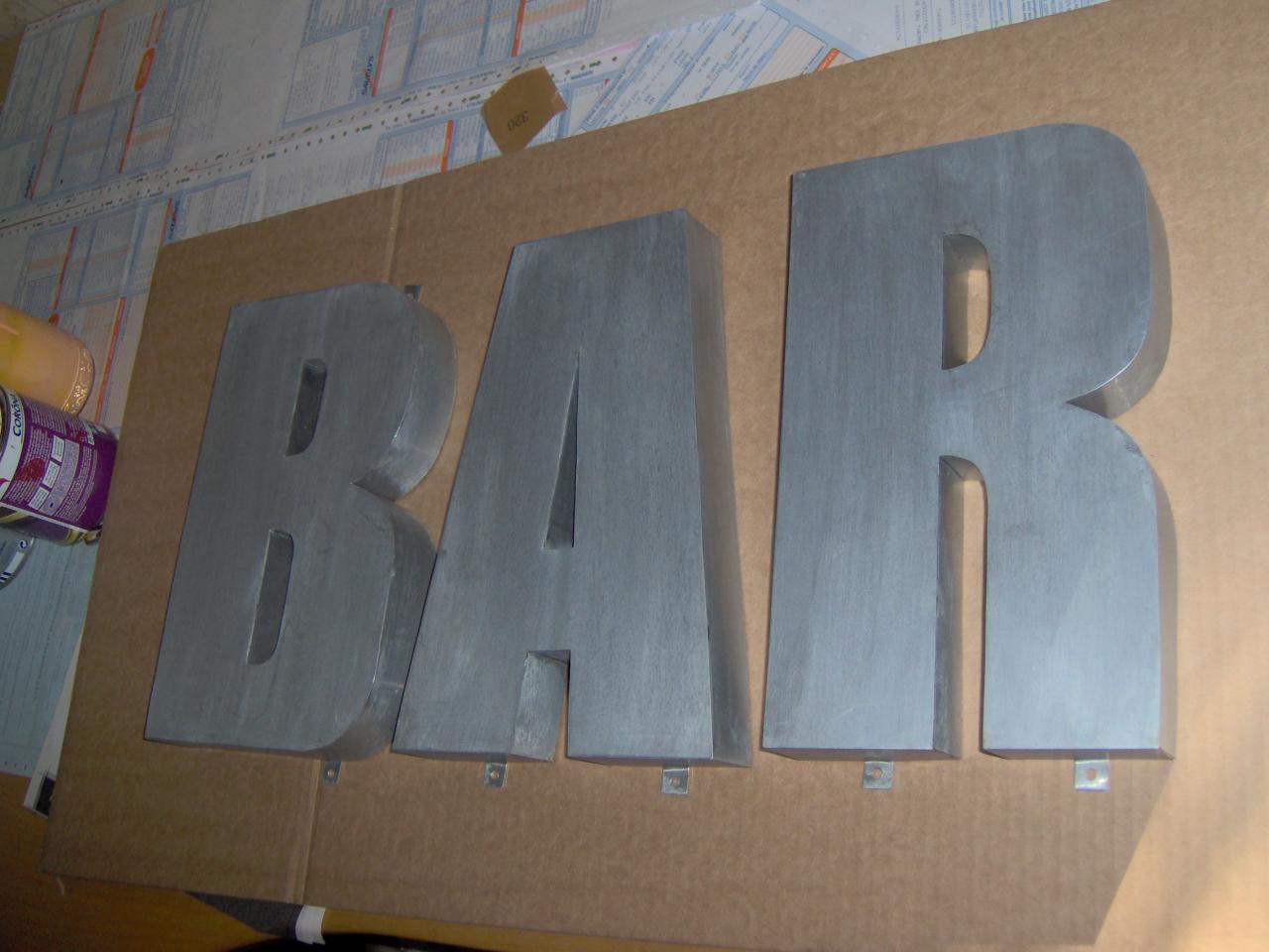 Lettre 3D en relief   BAR