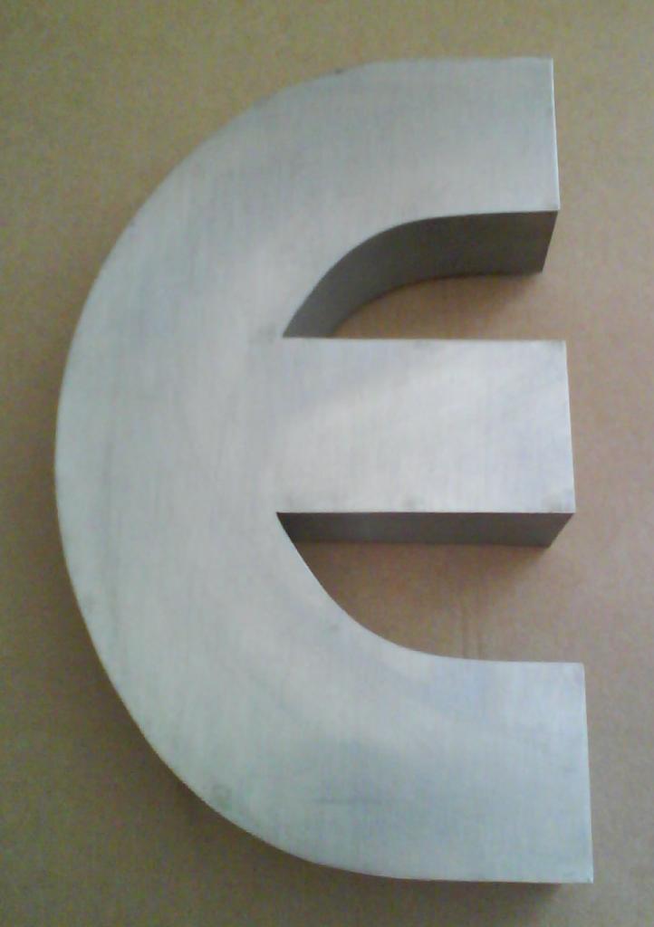 Lettre 3D en relief E1