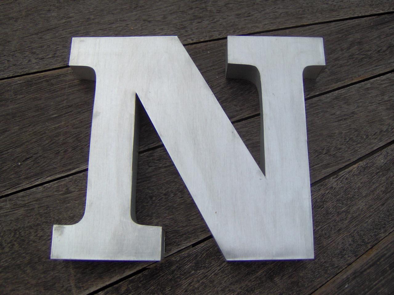 Lettre 3D en relief N