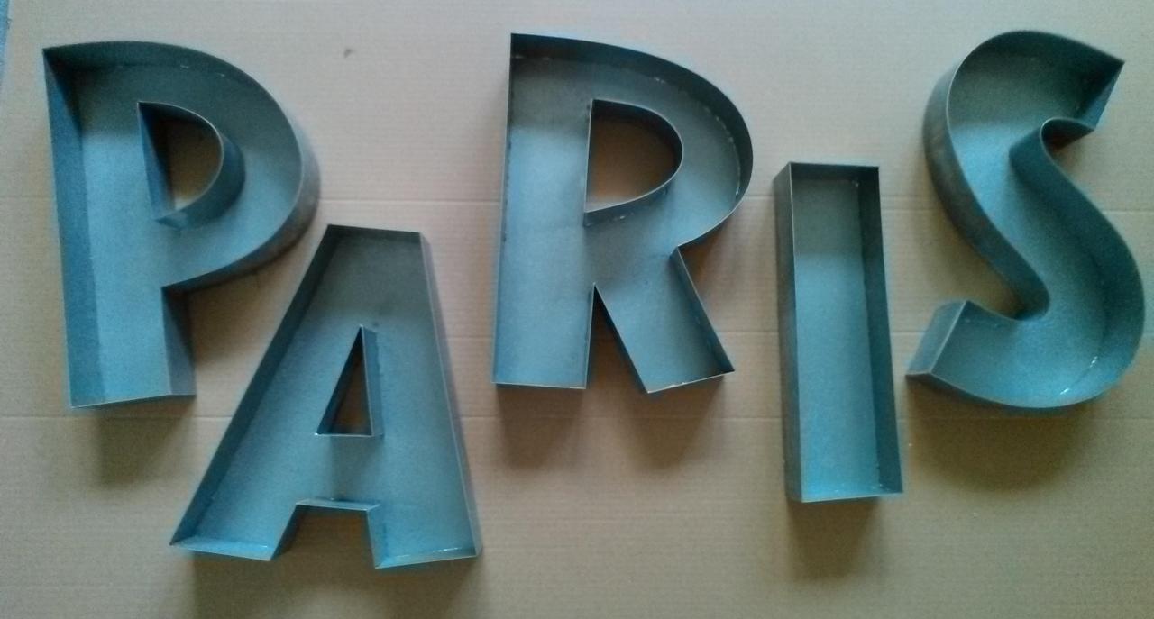 Lettre 3D en relief PARIS