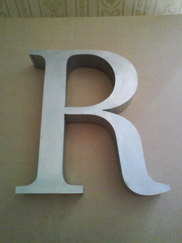 Lettre 3D en relief R