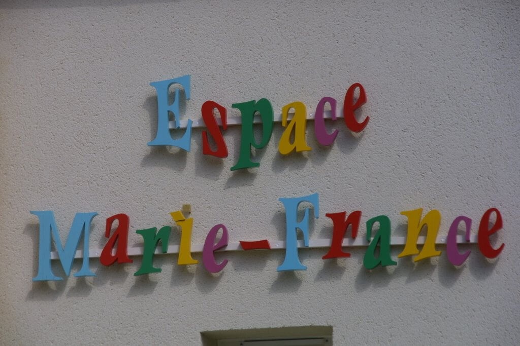 Lettre en bois espace culturel