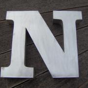 Lettre en relief n1