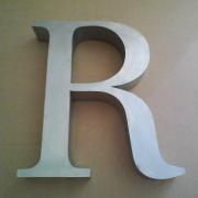 Lettre en relief r