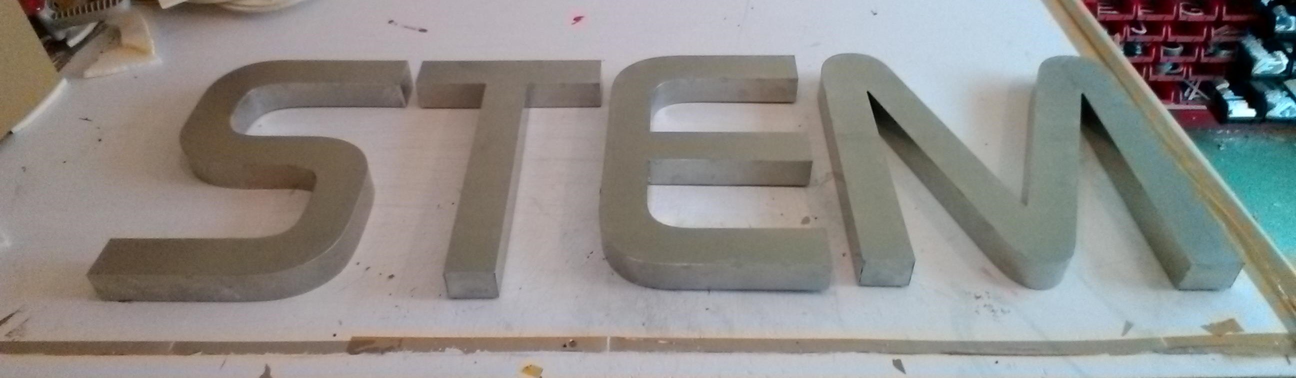 Lettre en relief stem