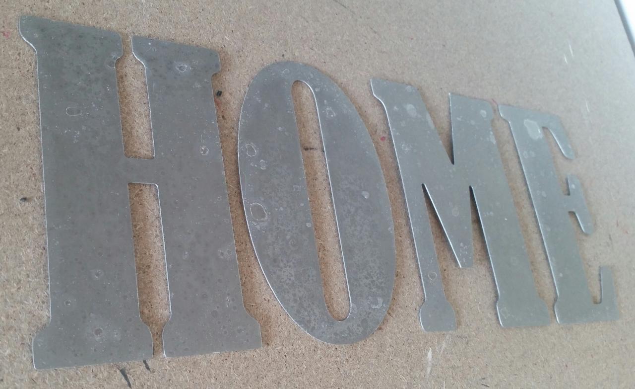 Lettre en zinc HOME