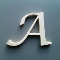 Lettre en bois LUCIDA CALLIGRAPHY