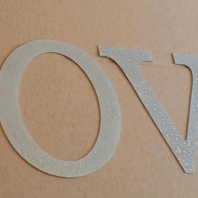 Lettre decorative zinc love 1